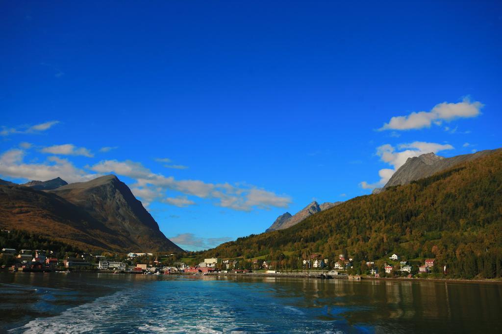 Lyngseidet Gjestegard As Exterior photo